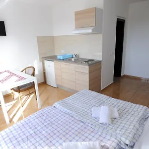 https://apartments-deli.hotelinzadar.com